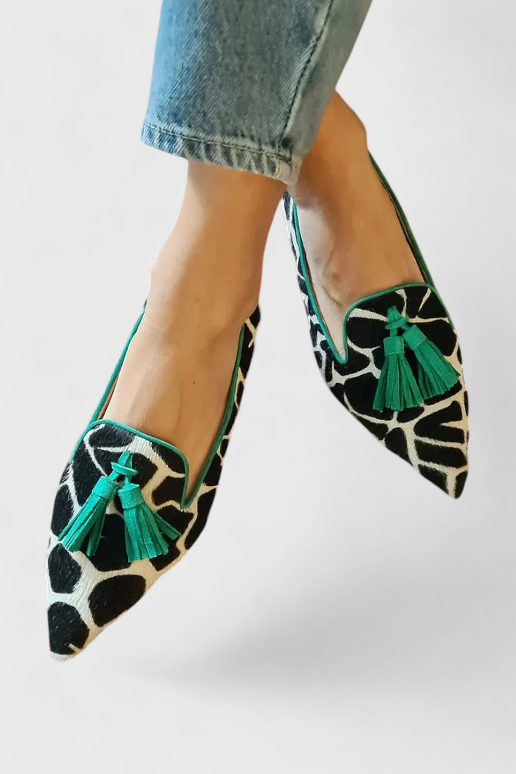 Fermina Elegant Loafers with Pointed Toe and Two-Tone Design