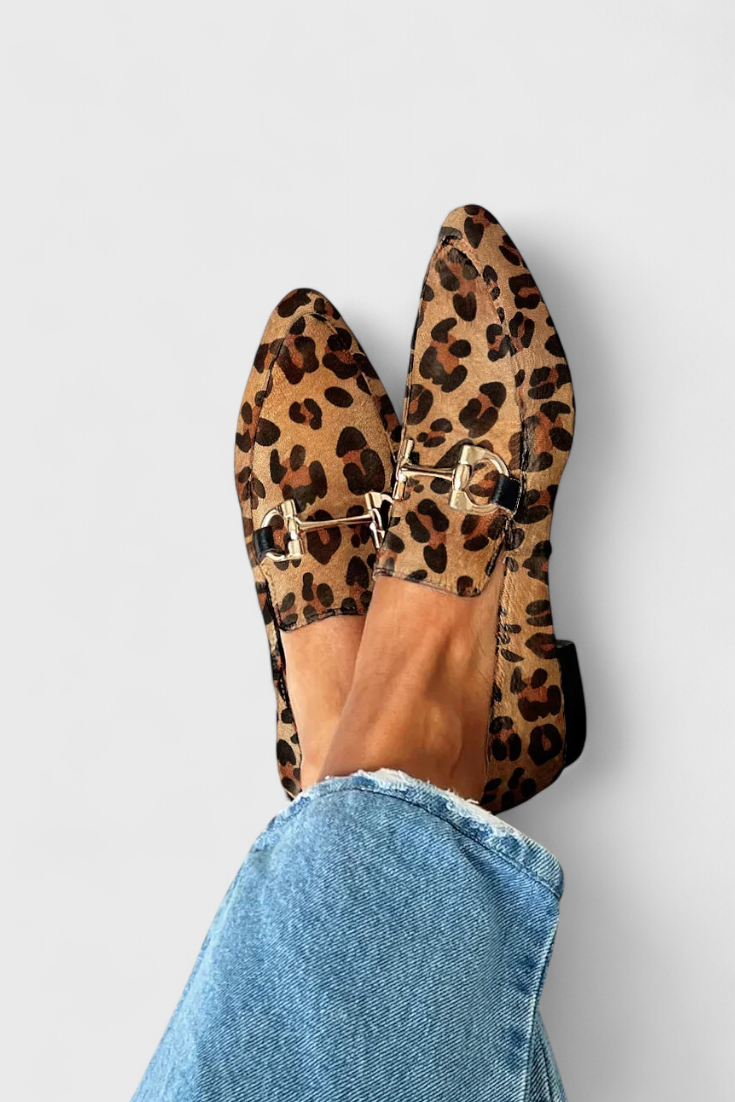 Lluvia Elegant Loafers with Engraved Pattern and Slim Heel
