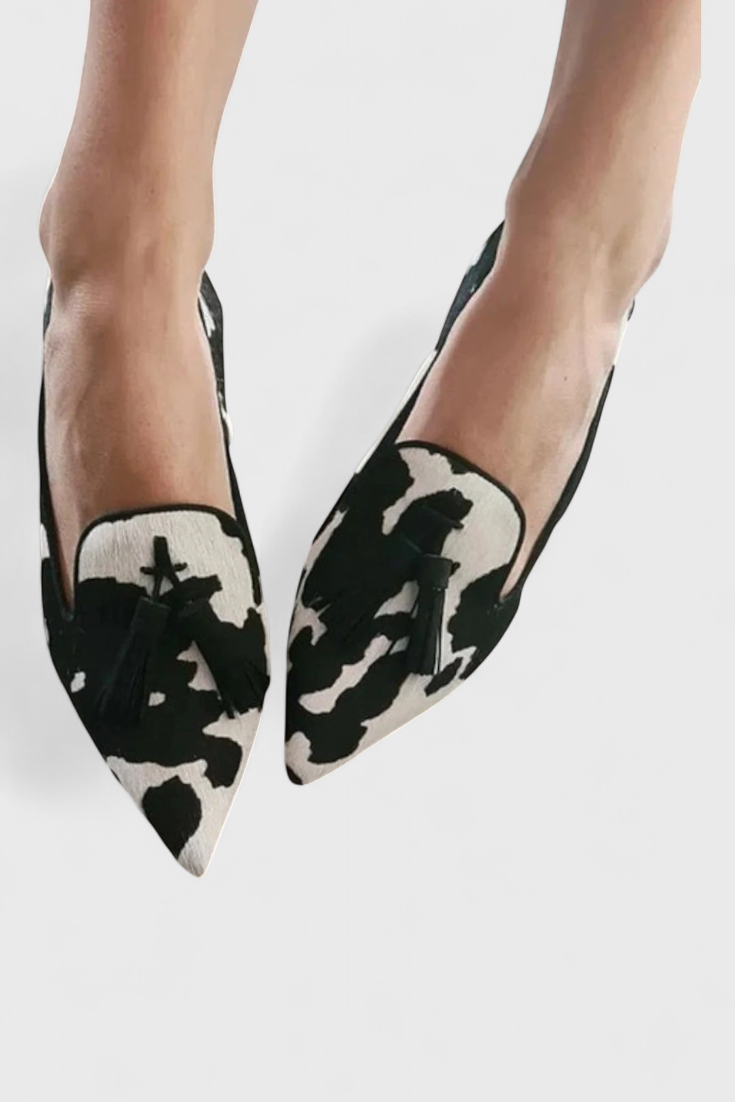 Fermina Elegant Loafers with Pointed Toe and Two-Tone Design